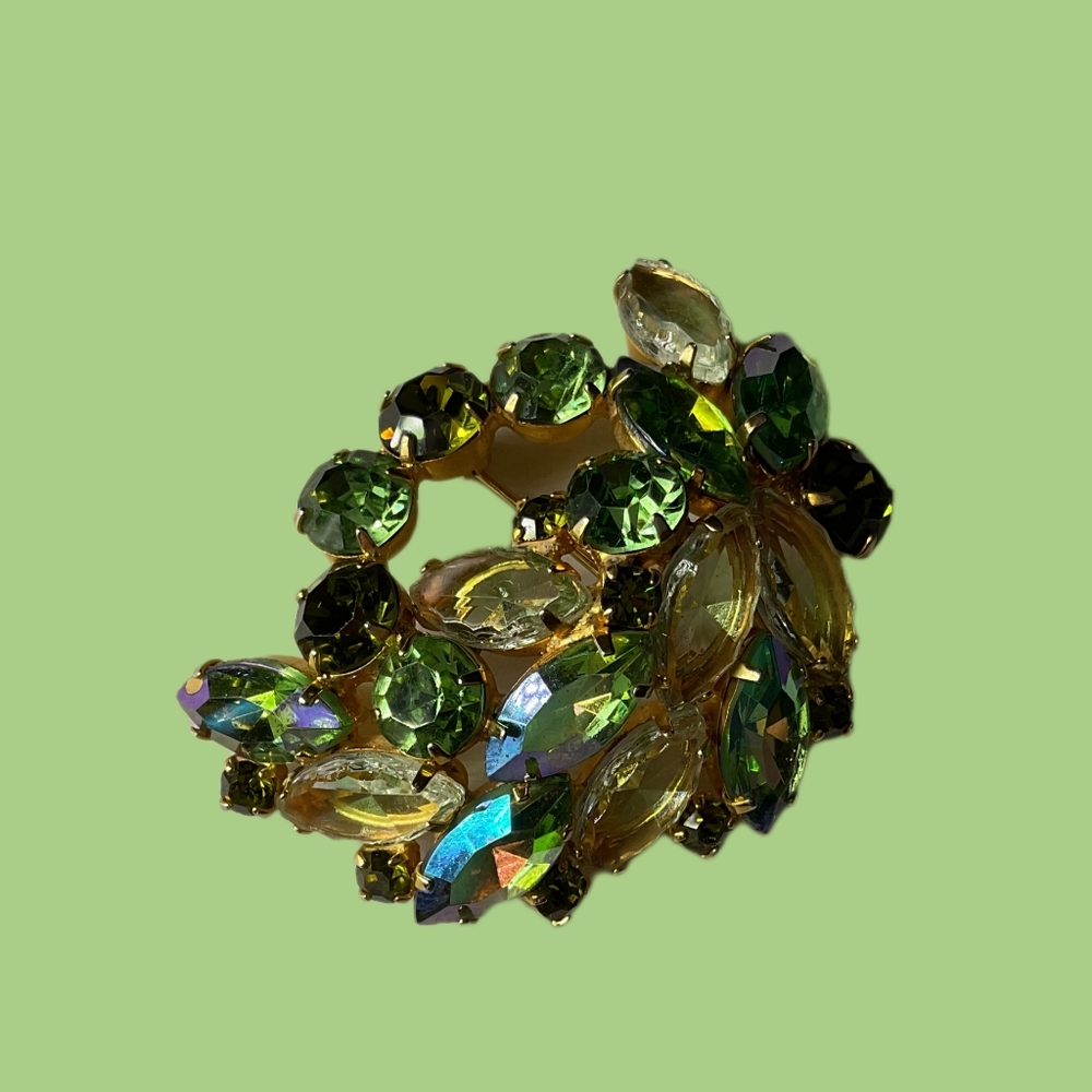 Vintage gold toned arched palmed flower brooch with rhinestones.